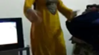 Stor rumpe ibenholt blir knust av hunky hvit porno på norsk dude - 2022-12-08 01:23:19