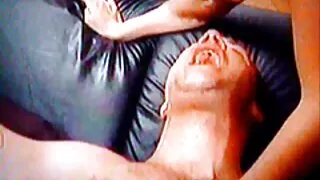 Ibenholt jente med stor pornofilmer rumpe var deepthroating - 2022-12-05 00:39:32