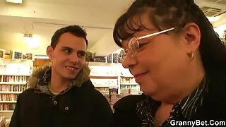 Petite norsk porno gratis jente er kneler på gulvet - 2022-12-04 10:55:44
