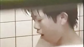 Mørkhåret kvinne fikk throatfucked hjemme pornofilmer - 2022-12-02 22:39:17